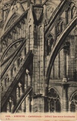 Amiens Cathedrale Arcs-boutants detail à Amiens