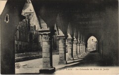 Laon Les Colonnades du palais