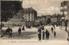 Troyes Rue Turenne Sortie des Usines à Troyes