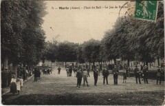 Marle Place du Bail Le Jeu de Boules à Marle