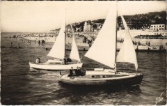 Deauville Trouville - Voiliers Rentrant dans le Bassin -
																					14800 Deauville
																			