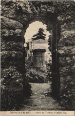 Falaise Environs - Entree du Tombeau de Marie Joly à Falaise