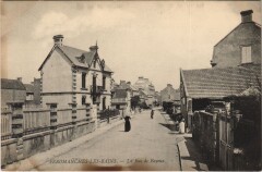 Arromanches-les-Bains La Rue de Bayeux à Arromanches-les-Bains