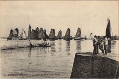 Port-en-Bessin L'Entree du Port a Mer Haute