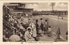 Courseulles-sur-Mer Digue et Bar de la Plage à Courseulles-sur-Mer