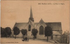 Carte postale ancienne 2415. Moulins (I.-et-V.) - La Place et l'Eglise.
                                                                     à Moulins
                                