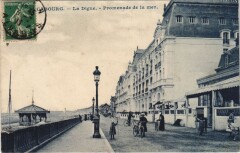 Cabourg La Digue, promenade de la mer à Cabourg