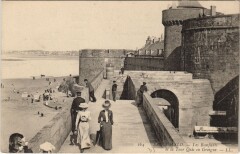 Saint Malo Les Remparts , Tour Quic en Groigne à Saint-Malo
