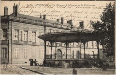 Moulins Le Kiosque a Musique et la Prefecture France -
																					03000 Moulins
																			