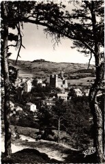 Saint-Nectaire Autour de son Eglise Romano-Byzantine à Saint-Nectaire