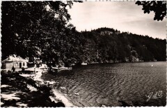 Le Lac Pavin - Terrasse et Maison du Pecheur