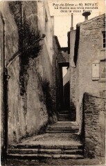Royat La Ruelle aux Marches dans le Vieux Royar à Royat