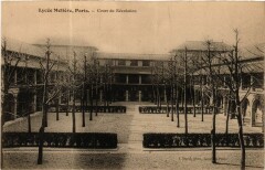 Carte postale ancienne Lycée Molière - Cours de Récréation
                                                                     à Paris 16e
                                