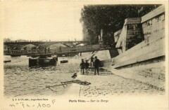 Paris Vecu. Sur la berge.