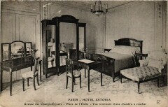 Paris 8e Hotel Astoria Vue interieure d'une chambre a coucher à Paris 8e