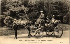 Paris Moderne Les femmes cocher. En promenade au Bois