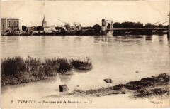 Tarascon Panorama pris de Beaucaire à Tarascon