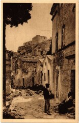 Les Baux La Rue des Fours et le Chateau