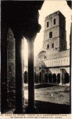 Arles Clocher de la Cathedrale à Arles