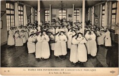Ecole des Infirmières de l'Assistance Publique - A la Salle de Réunion à Paris 13e