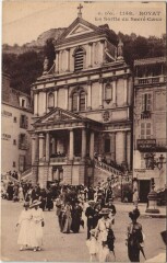 Royat Sortie du Sacre Coeur à Royat