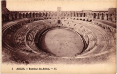 Arles Interieur des Arenes à Arles