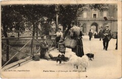 Carte postale ancienne L'Aveugle du Pont des Arts
                                                                     à Paris 1er
                                
