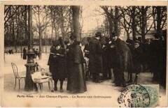 Paris Vecu. Aux Champs Elysees Bourse aux timbres-poste