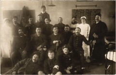Marseille Soldiers with a Nun - Photo Postcard -
																					13000 Marseille
																			
