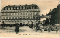 Paris 1e Place du Palais-Royal Sortie du Metropolitain à Paris 1er