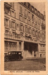 Hôtel Galilée - L'entrée de l'Hôtel à Paris 16e