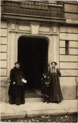 Paris carte photo dans la porte d'une maison
