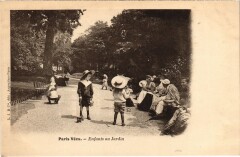 Paris Vecu. enfants au Jardin