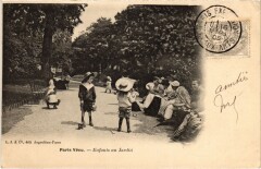 Paris Vecu. enfants au Jardin