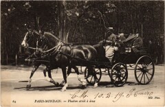 Paris Mondain Phaeton attele a deux Transport