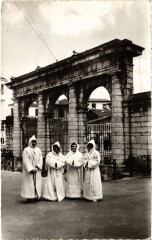 Dax un groupe de baigneurs