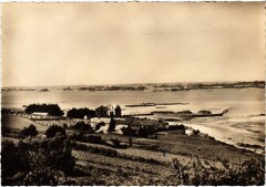L'Arcouest - L'Hotel Le Barbu et l'Embarcadere pour Brehat