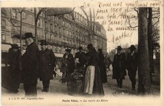 Paris Vecu. La sortie du Metro