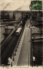 Carte postale ancienne Le Viaduc du Métro à Grenelle
                                                                     à Paris 16e
                                