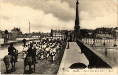 Blois Sur le Pont de la Loire France à Blois