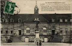 Saint-Remy Cour d'Honneur Statue de jeanne d'Arc