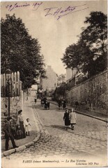 Carte postale ancienne Vieux Montmartre - La Rue Norvins
                                                                     à Paris 18e
                                