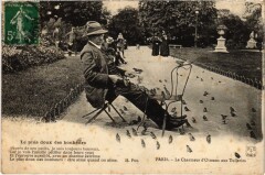 Carte postale ancienne Paris Petits Metiers Le charmeur d'oiseaux aux Tuileries
                                                                     à Paris 1er
                                