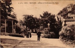 Royat Allee a l'interieur du Parc France à Royat