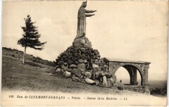 Volvic Statue de la Madone France à Volvic