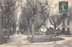 Etablissement Thermal Forges Les Bains - L'Entree - Vehicule - Camion à Forges-les-Bains