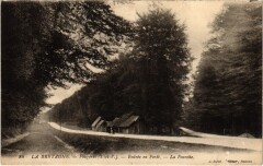 Fougeres Entree en Foret France
