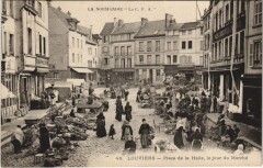 Louviers-Place de la Halle le jour du Marché à Louviers