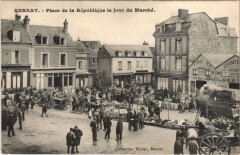 Bernay-Place de la République le jour du Marché à Bernay