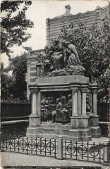 Berck Plage-Le monument aux docteurs Perrochaud à Berck